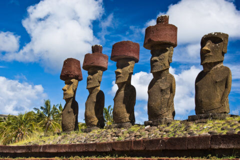 Osterinsel mit Moai Steinfiguren am Anakena Strand