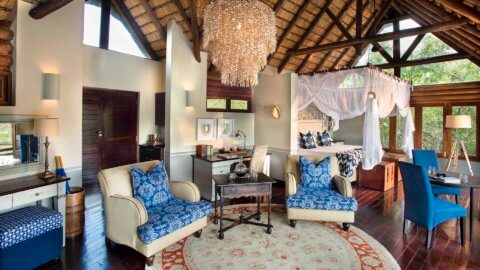 Schlafzimmer mit Lounge der Island Lodge - Royal Chundu, Sambia