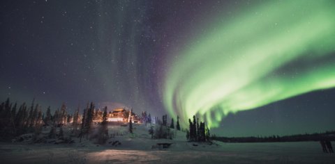 Nordlichter im Winter ueber der Lodge - Blackford Lake Lodge, Kanada