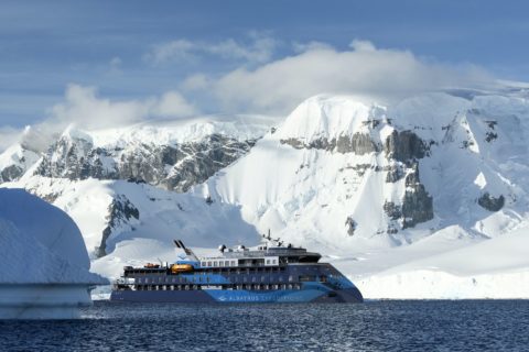 MS Ocean Victory auf der Expeditionsreise in der Antarktis