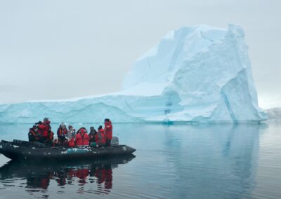 Zodiac vor Eisberg