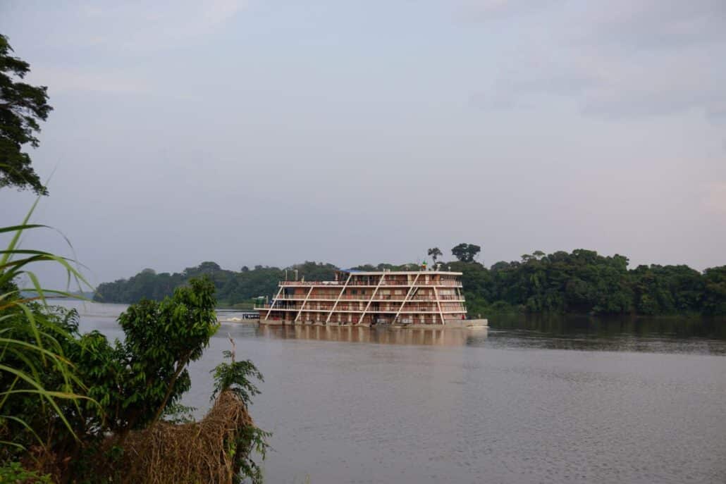 Das Boutique-Schiff Princesse Ngalessa auf dem Kongo