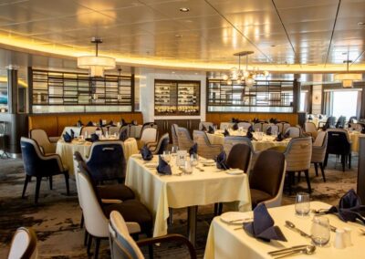 Restaurant & Bar