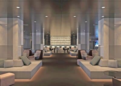Die Hauptlounge mit großzügigem Sitzbereich