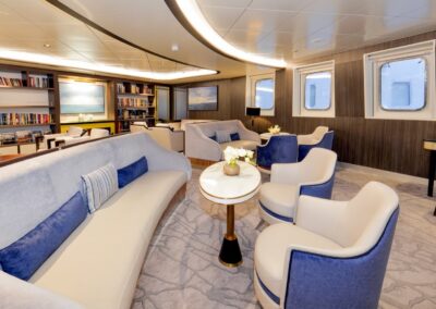 MS Ocean Explorer Discovery Library Loungebereich
