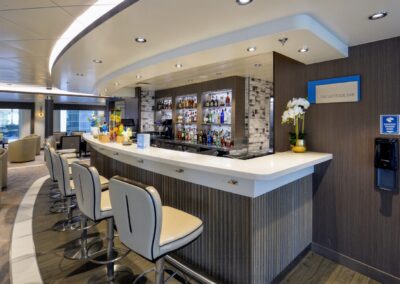 MS Ocean Explorer Latitude Bar mit Bartheke