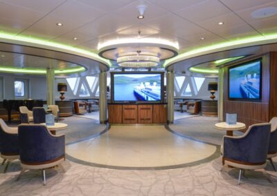 MS Ocean Explorer Vortrags-Lounge mit Grossbildschirm