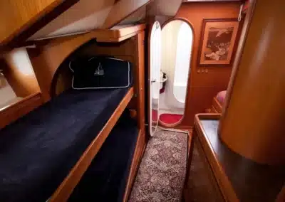 Quad-Share-Kabine an Bord der SY Icebird mit Stockbett