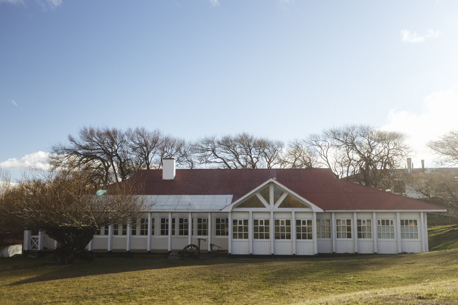Das historische Haupthaus der Estancia im goldenen Abendlicht