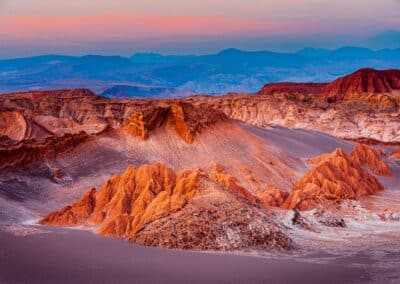Das Valle de la Luna in der Atacama-Wüste im Abendrot