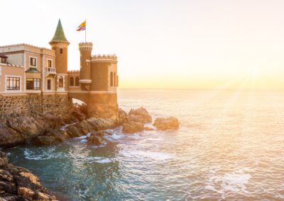 Das Castillo Wulff an der Küste von Viña del Mar