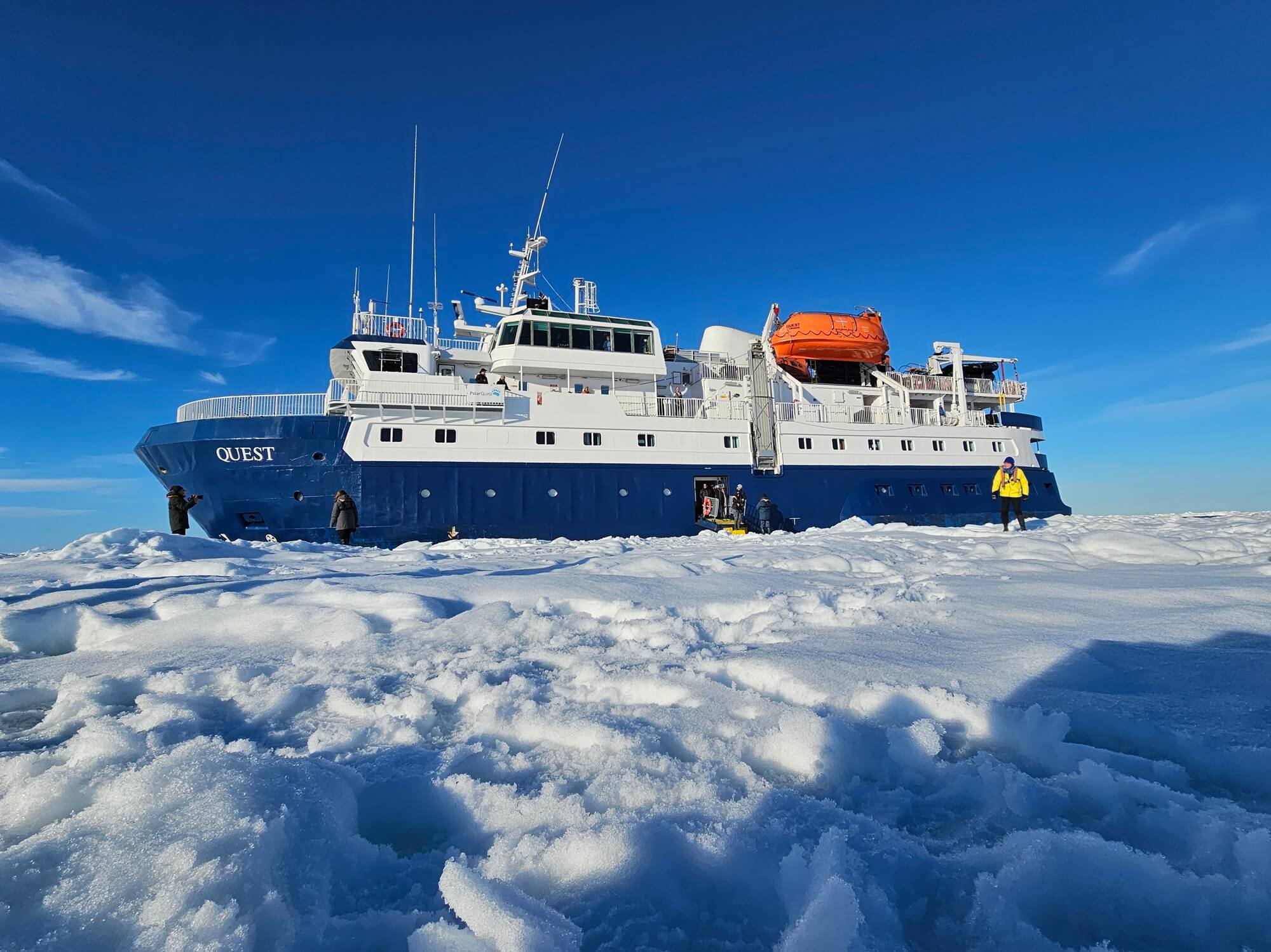 Spitzbergen-MS-Quest_Schiff-Packeis-Tanita MS Quest in the pack ice off Spitsbergen