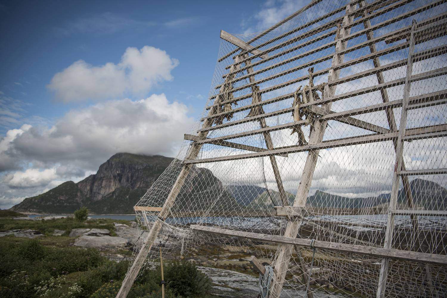 Støtt von oben, ein Handelsposten zwischen tausend Inseln Luftaufnahme der Insel Støtt mit Handelsposten und umliegenden Schären